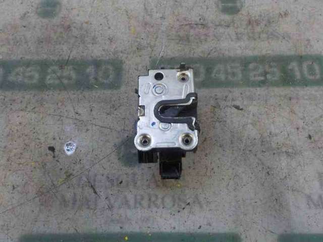 Zamek drzwi tylnych lewych 825031894R RENAULT