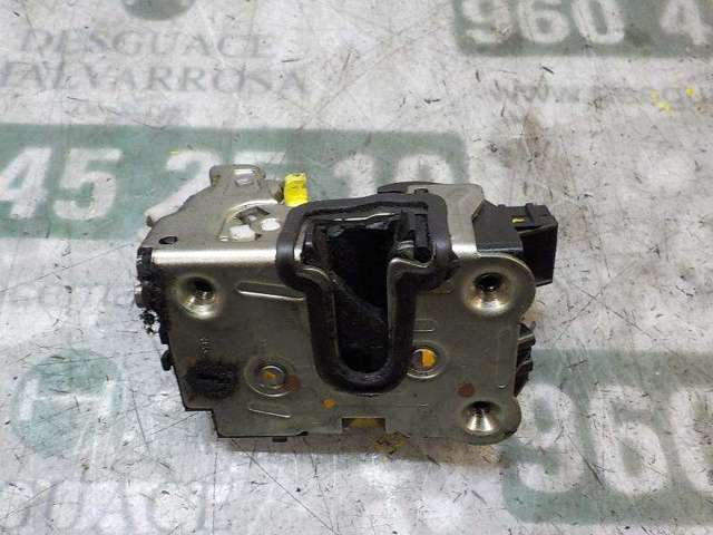 Zamek drzwi tylnych lewych 825032860R RENAULT