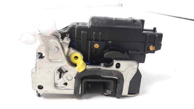 Zamek drzwi tylnych lewych 825032860R RENAULT