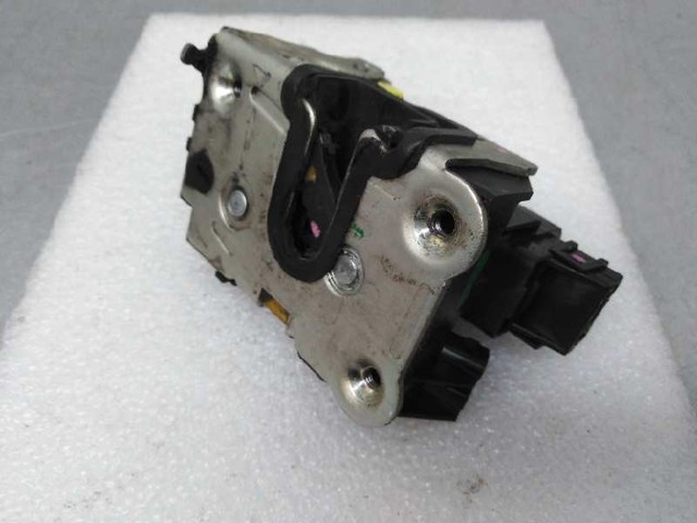 Zamek drzwi tylnych lewych 825032860R RENAULT