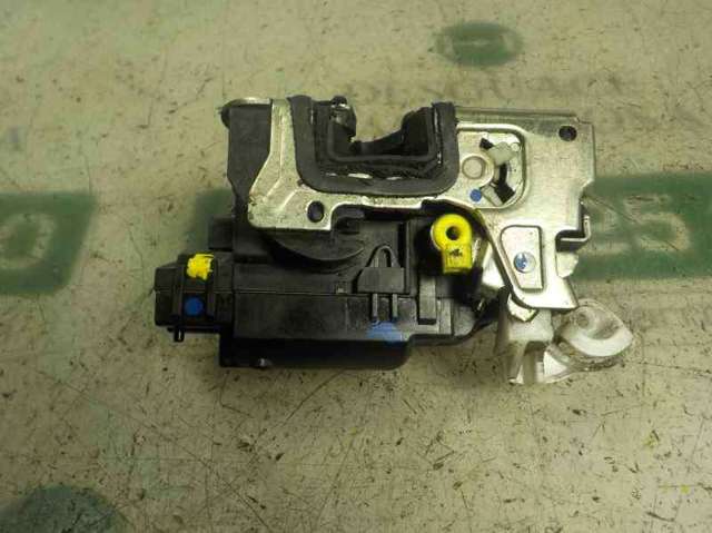 Zamek drzwi tylnych lewych 825032860R RENAULT