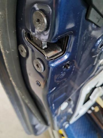 Zamek drzwi tylnych lewych 825037601R RENAULT