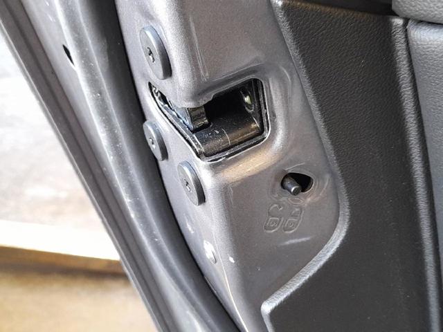 Zamek drzwi tylnych lewych 825037601R RENAULT