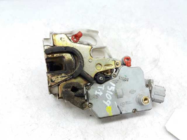 Zamek drzwi tylnych lewych 825039F511 NISSAN