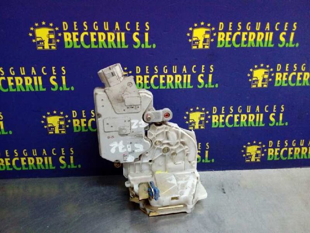 Zamek drzwi tylnych lewych 825039F511 NISSAN