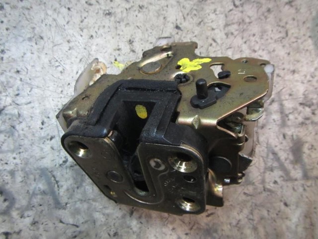 Zamek drzwi tylnych lewych 82503AA210 NISSAN