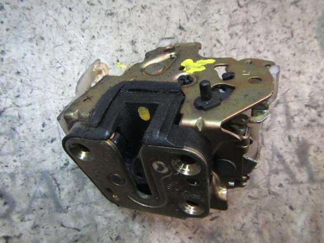 Zamek drzwi tylnych lewych 82503AA210 NISSAN