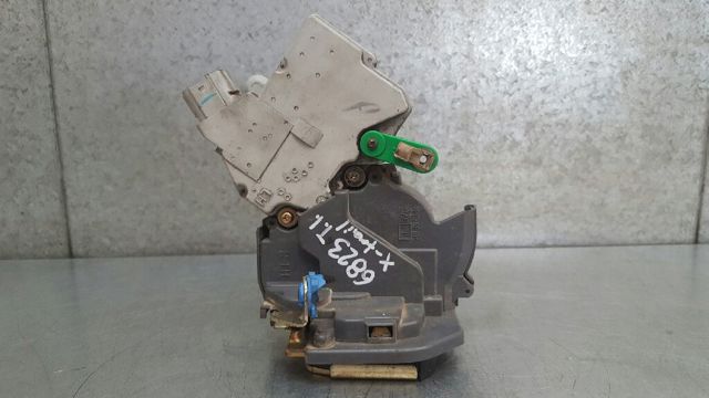 Zamek drzwi tylnych lewych 82503AA21A NISSAN