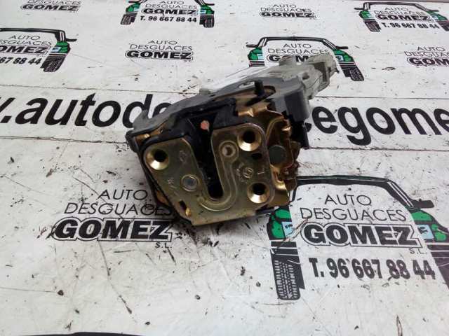 Zamek drzwi tylnych lewych 82503AA21A NISSAN