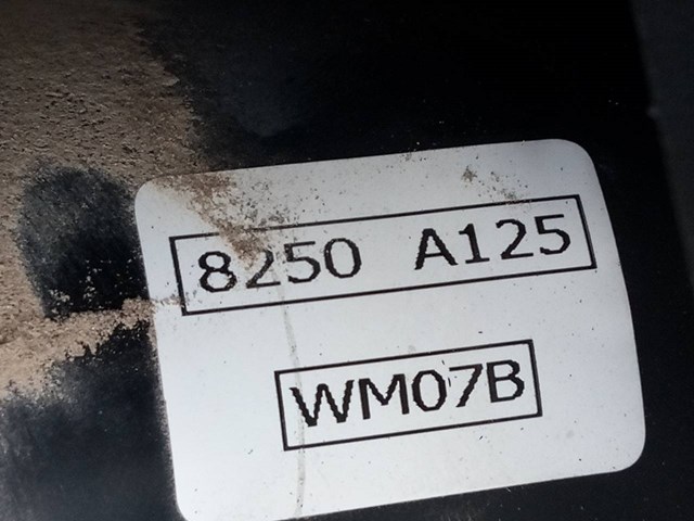 Silniczek wycieraczki szyby przedniej Mitsubishi Pajero KH