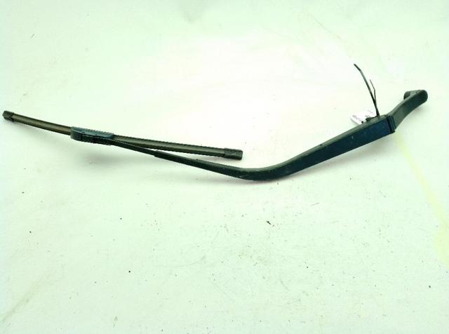 Ramię wycieraczki szyby przedniej 8250A172 MITSUBISHI