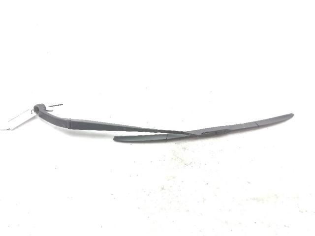 Ramię wycieraczki szyby przedniej 8250A172 MITSUBISHI