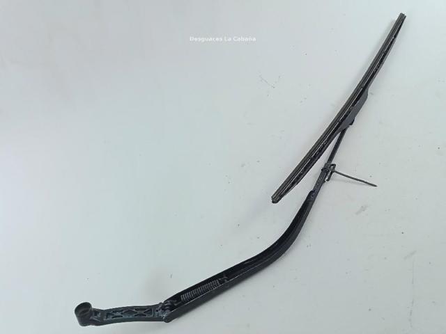 Ramię wycieraczki szyby przedniej 8250A172 MITSUBISHI