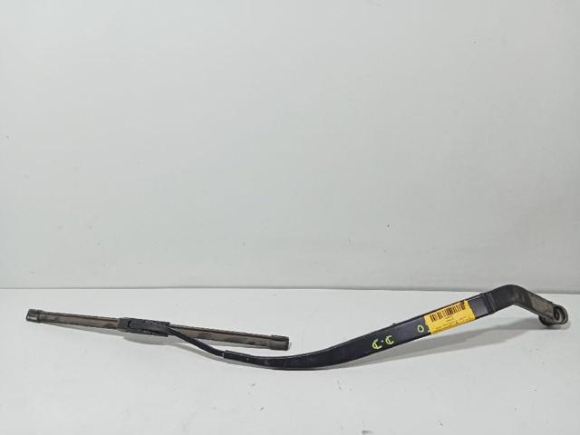 Ramię wycieraczki szyby przedniej 8250A172 MITSUBISHI