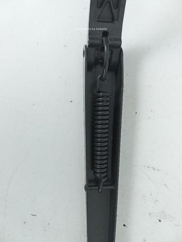 Ramię wycieraczki szyby przedniej 8250A172 MITSUBISHI