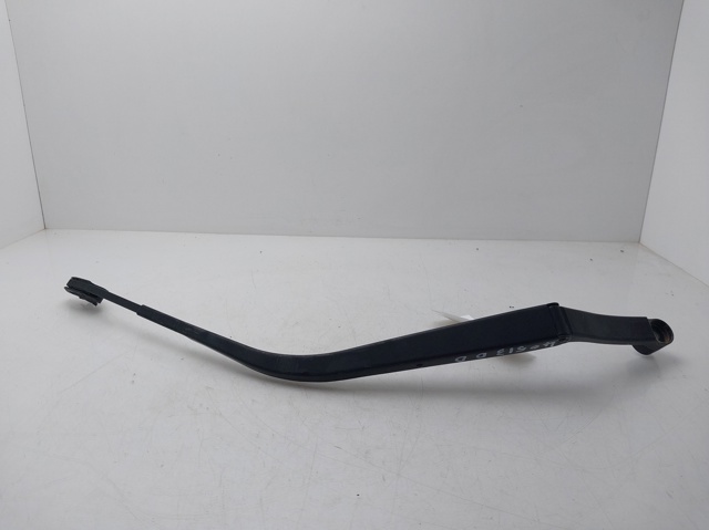 Ramię wycieraczki szyby przedniej 8250A172 MITSUBISHI