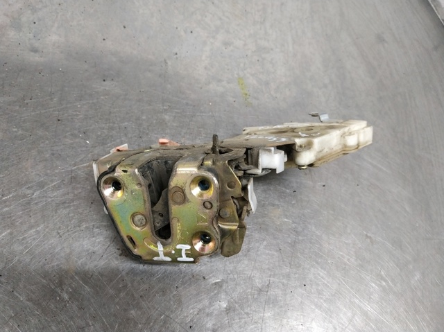 Zamek drzwi tylnych lewych 82553BM760 NISSAN