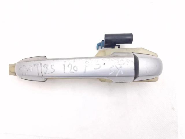 Klamka drzwi przednich zewnętrzna 826511J050 HYUNDAI