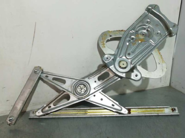 Mechanizm podnoszenia szyby drzwi tylnych lewych 827210006R RENAULT