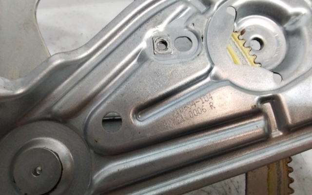Mechanizm podnoszenia szyby drzwi tylnych lewych 827210006R RENAULT