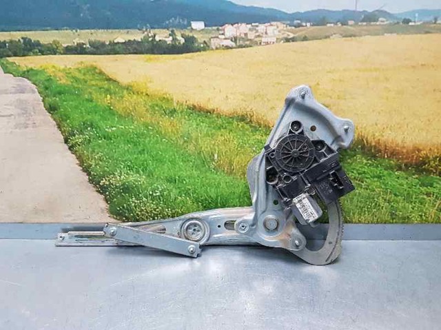 Silniczek podnośnika szyby drzwi tylnych lewych 827310004R RENAULT