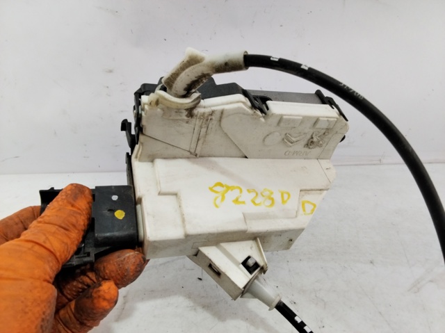 Zamek drzwi przednich prawych 828405 PEUGEOT