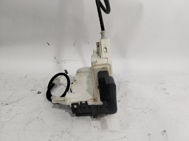 Zamek drzwi przednich prawych 828405 PEUGEOT