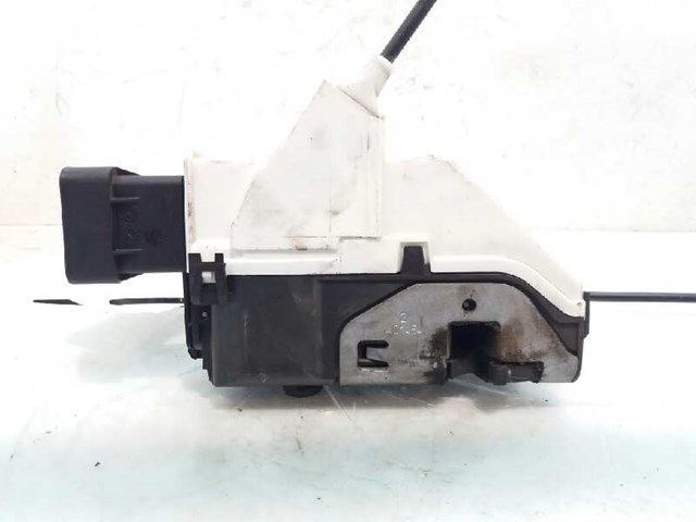 Zamek drzwi przednich prawych 828405 PEUGEOT