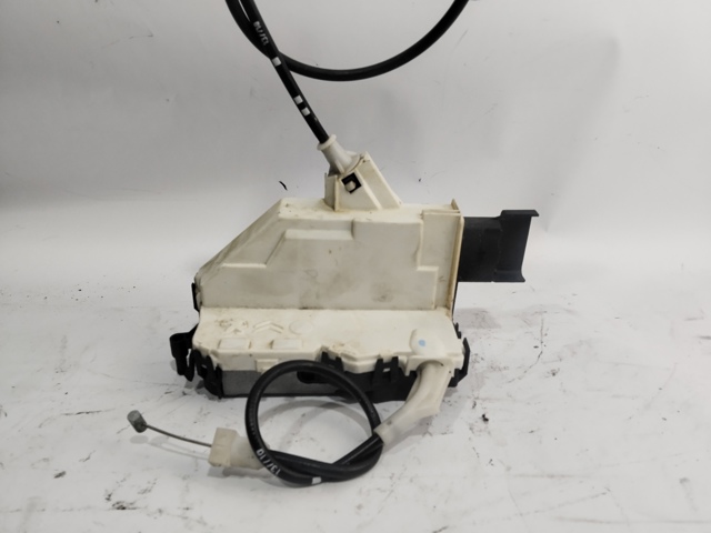 Zamek drzwi przednich prawych 828405 PEUGEOT