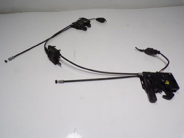 Zamek maski 82A823509 VAG