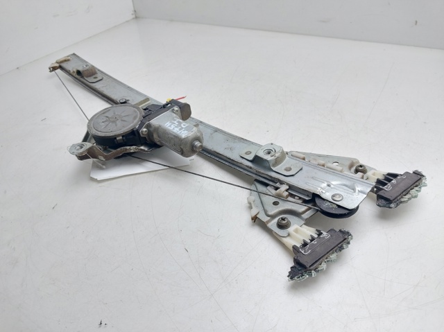 Mechanizm podnoszenia szyby drzwi przednich lewych 8340265J01000 SUZUKI
