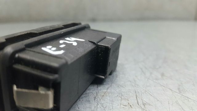 Przycisk włączania światła awaryjnego 8350947 BMW