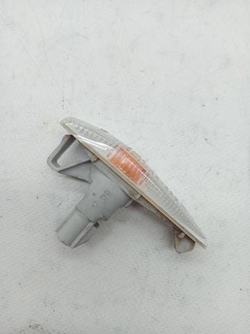 Powtarzacz kierunkowskazu na błotniku Mitsubishi Outlander CWW