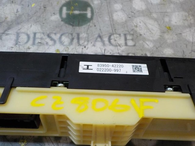 Przycisk włączania światła awaryjnego 8395042220 TOYOTA