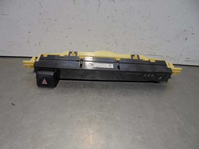Przycisk włączania światła awaryjnego 8395042220 TOYOTA
