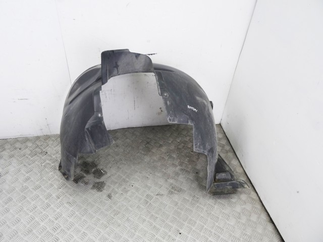 Nadkole błotnika przedniego lewe 8402443 BMW