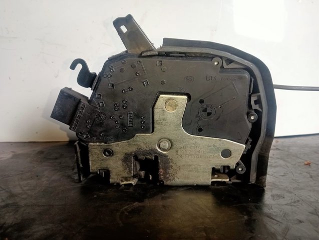 Zamek drzwi przednich prawych 8402540 BMW