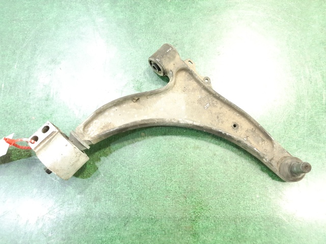 Wahacz zawieszenia przedniego dolny prawy 84248215 OPEL