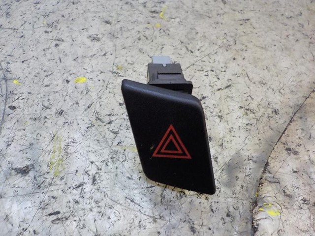 Przycisk włączania światła awaryjnego 843320D020 TOYOTA
