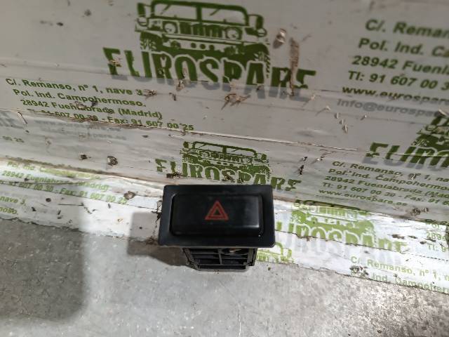 Przycisk włączania światła awaryjnego 8433243010 TOYOTA
