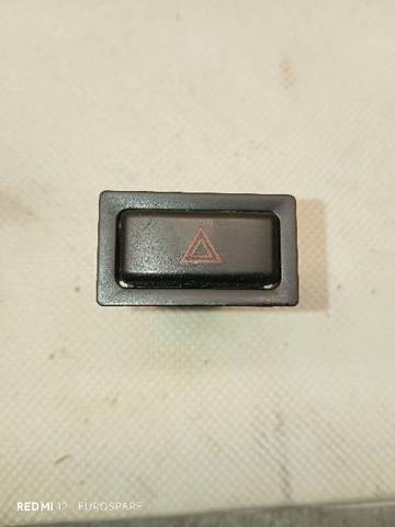 Przycisk włączania światła awaryjnego 8433243010 TOYOTA