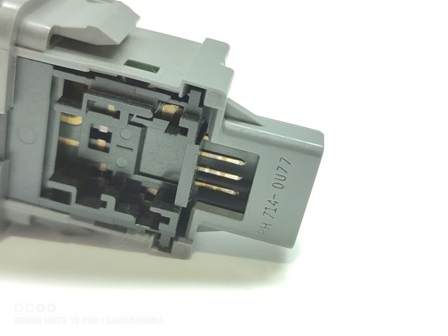 Przycisk włączania światła awaryjnego Toyota C-HR X10