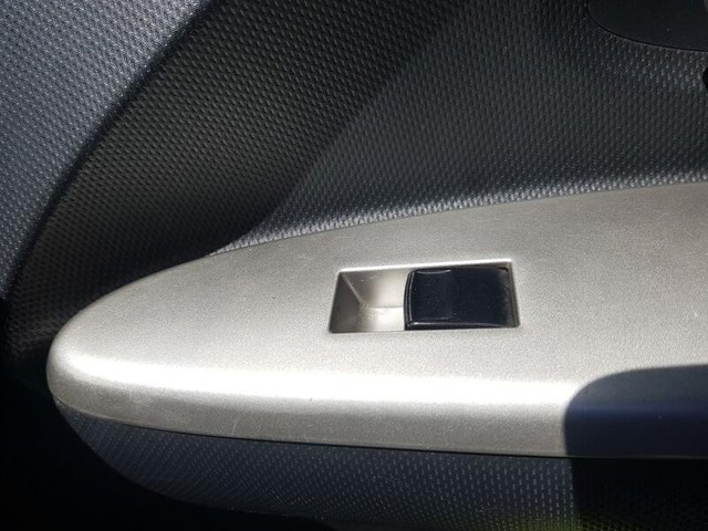 Włącznik przyciskowy podnośnika szyby przedni prawy 8481052030 TOYOTA