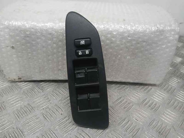 Panel przyciskowy sterowania podnośnikiem szyby przedni lewy 8482002230 TOYOTA