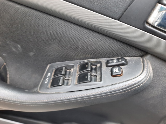 Przełącznik szyb Toyota Avensis