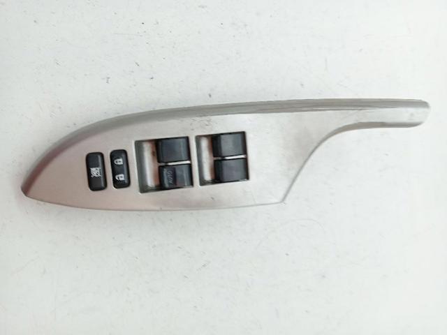 Panel przyciskowy sterowania podnośnikiem szyby przedni lewy 8482012520 TOYOTA