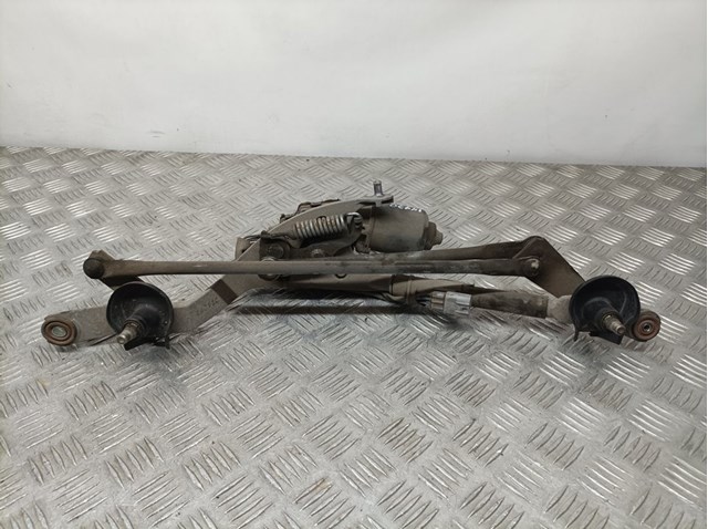 Silniczek wycieraczki szyby przedniej 8511002190 TOYOTA