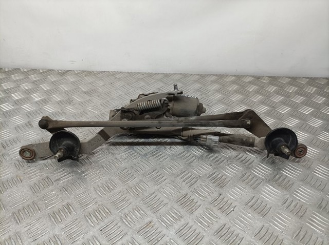 Silniczek wycieraczki szyby przedniej 8511002190 TOYOTA