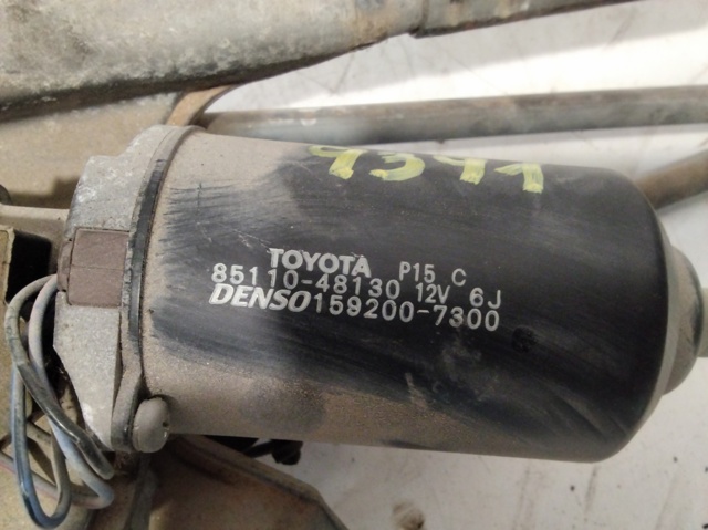 Silniczek wycieraczki szyby przedniej 8511048130 TOYOTA