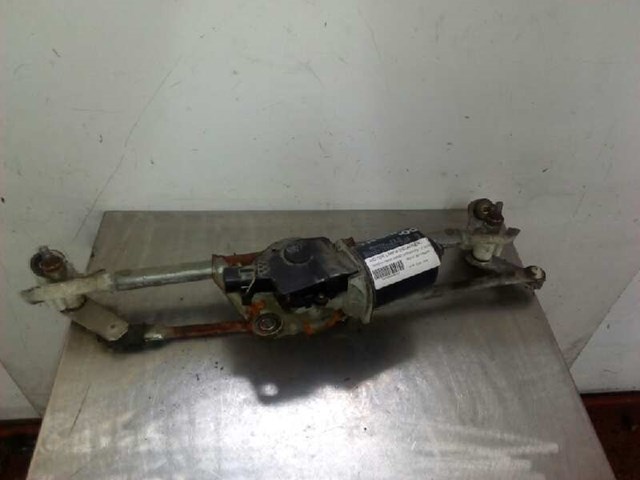 Silniczek wycieraczki szyby przedniej Toyota Yaris NCP2